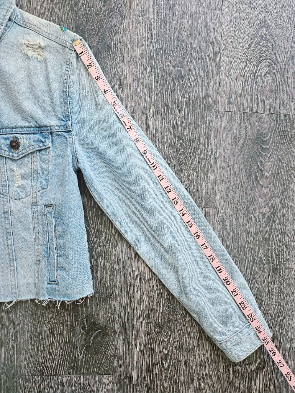 Cropped Floral Sequin Denim Jacket Light Wash NWOT Size M - Picture 13 of 13